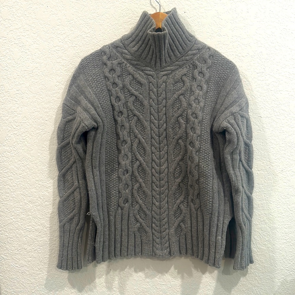 Everlane Wool + Cashmere blend sweater- thick and scrumptious-, grey knit, Small